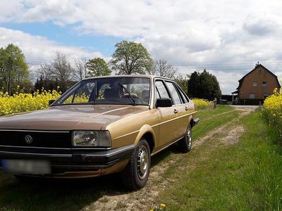 Second-hand VW Santana 85 CP (62 kW) 1982 Maro Berlinǎ