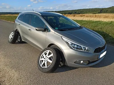 Gebraucht Kia Ceed 128 PS (94 kW) 2013 Silber Kleinwagen