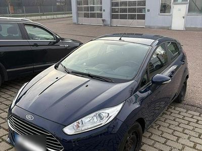 Gebraucht Ford Fiesta Trend 101 PS (74 kW) 2016 Blau Kleinwagen