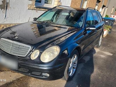 Second-hand Mercedes 220 136 CP (100 kW) 2004 Negru Break