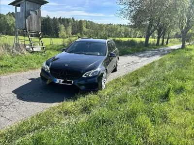Gebraucht Mercedes E220 AMG 170 PS (125 kW) 2013 Schwarz Kombi