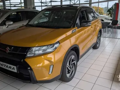 Gebraucht Suzuki Vitara Comfort+ 116 PS (85 kW) 2025 Solar yellow pearl metallic/co SUV