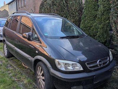 Schwarz Gebraucht 2004 Opel Zafira Van / Kleinbus | 1.200 €