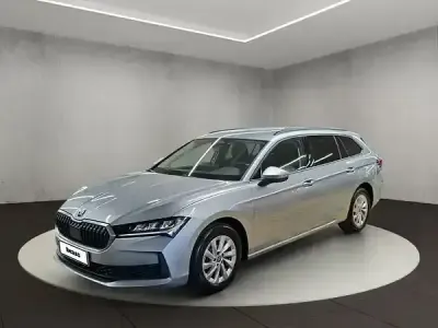 Gebraucht Skoda Superb Essence 150 PS (110 kW) 2025 Aluminiumsilber metallic Kombi
