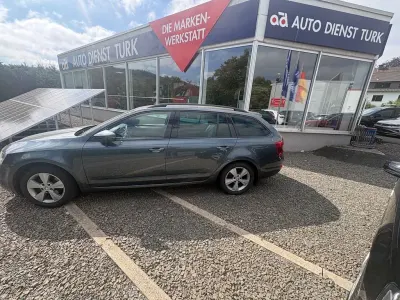 Gebraucht Skoda Octavia Elegance 140 PS (102 kW) 2014 Grau Kombi
