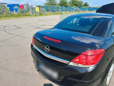 Gebraucht Opel Astra 105 PS (77 kW) 2009 Schwarz Cabrio
