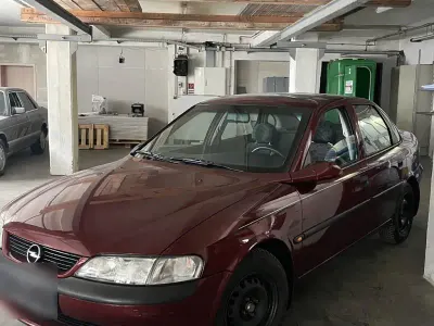 Usata Opel Vectra 75 CV (55 kW) 1996 Berlina