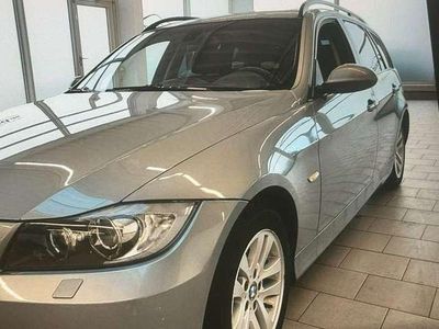 Gebraucht BMW 320 177 PS (130 kW) 2008 Blau Kombi