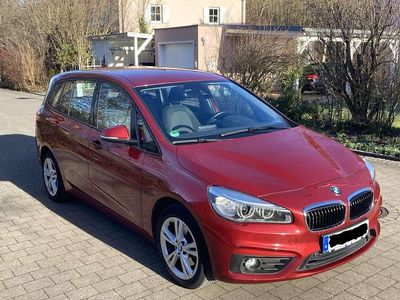 Rot Gebraucht 2016 BMW 218 Advantage Kombi | 11.880 € (Fairer Preis)