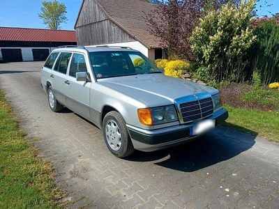 Second-hand Mercedes E250 90 CP (66 kW) 1993 Argintiu Break