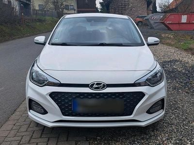 Gebraucht Hyundai i20 84 PS (61 kW) 2019 Weiß Kleinwagen