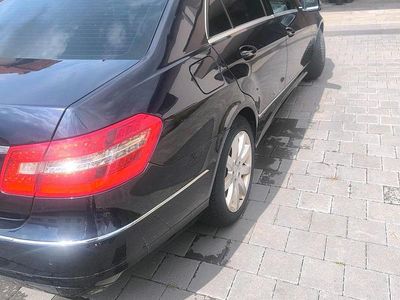 Blau Gebraucht 2011 Mercedes E250 Limousine | 11.999 €