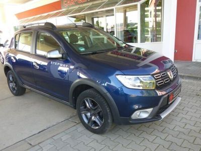 Gebraucht Dacia Sandero Celebration 90 PS (66 kW) 2018 Blau metallic Kleinwagen