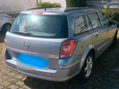 Używany Opel Astra 105 KM (77 kW) 2005 Szary Kombi