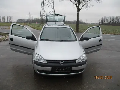 Second-hand Opel Corsa Comfort 58 CP (42 kW) 2001 Argintiu Hatchback