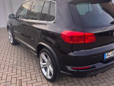Schwarz Gebraucht 2012 VW Tiguan R-line SUV | 11.800 € (Etwas zu teuer)