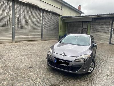 Gebraucht Renault Mégane GrandTour 143 PS (105 kW) 2010 Grau Kombi