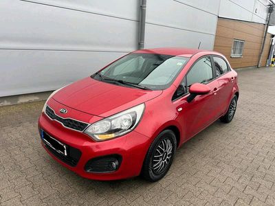 Rot Gebraucht 2015 Kia Rio Kleinwagen | 3.750 € (Guter Preis)