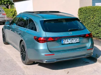 Gebraucht Mercedes E200 163 PS (119 kW) 2025 Grün Kombi