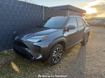 Neu Toyota Yaris Cross Style 116 PS (85 kW) 2026 Ash grey SUV