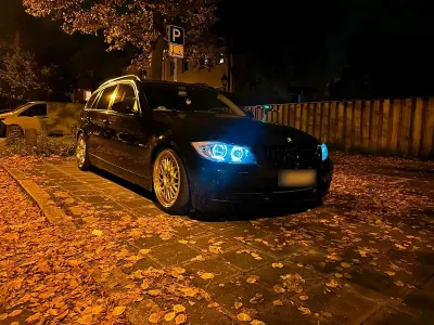Gebraucht BMW 325 194 PS (142 kW) 2007 Blau Kombi