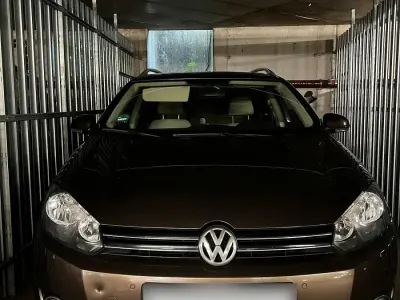 Gebraucht VW Golf VI 140 PS (102 kW) 2011 Braun Kleinwagen