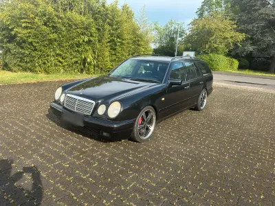 Gebraucht Mercedes E240 170 PS (125 kW) 1998 Schwarz Kombi