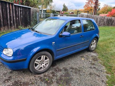 Blau Gebraucht 2001 VW Golf IV Kleinwagen | 2.000 € (Fairer Preis)