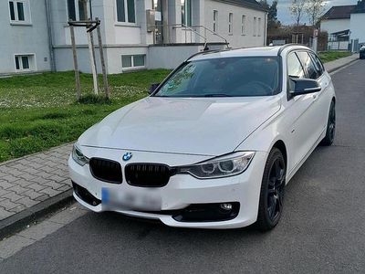 Gebraucht BMW 320 Sport Line 184 PS (135 kW) 2014 Schwarz Kombi