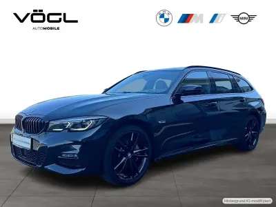 Gebraucht BMW 330e M Sport 292 PS (214 kW) 2022 Saphirschwarz Kombi