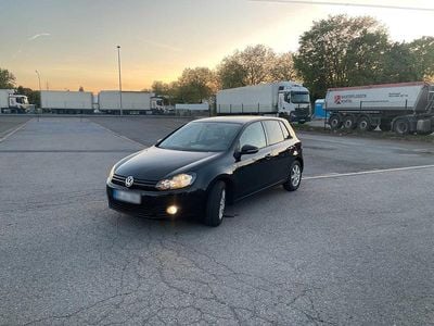 Gebraucht VW Golf VI 105 PS (77 kW) 2012 Schwarz Kleinwagen