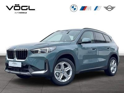 Neu BMW X1 163 PS (119 kW) 2025 Cape york gruen SUV