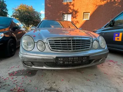 Gebraucht Mercedes E270 177 PS (130 kW) 2003 Silber Limousine