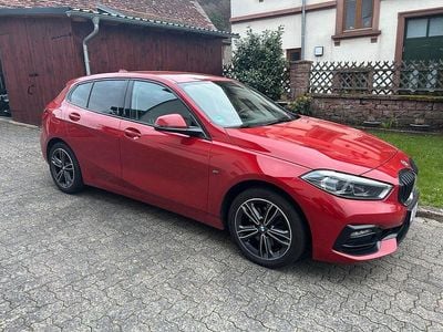 Gebraucht BMW 118 Sport Line 150 PS (110 kW) 2020 Rot Kleinwagen