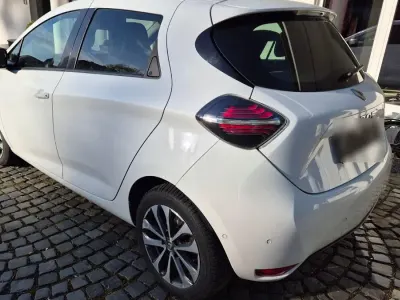 Second-hand Renault Zoe Intens 100 kW (136 CP) 2021 Alb Hatchback