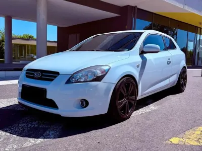 Gebraucht Kia Ceed 125 PS (91 kW) 2010 Weiß Kleinwagen