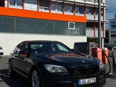Gebraucht BMW 750 Exclusive 381 PS (280 kW) 2014 Blau Limousine