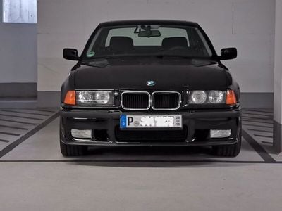 BMW 323