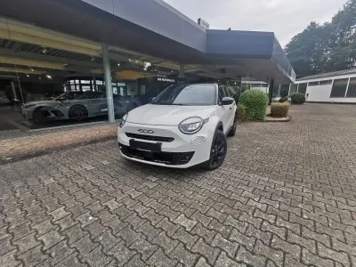 Neu Fiat 600 Street 101 PS (74 kW) 2026 Weiß SUV
