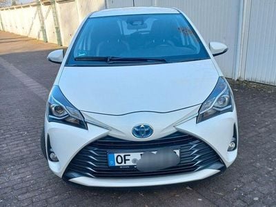 Weiß Gebraucht 2020 Toyota Yaris Hybrid Limousine | 12.800 € (Superpreis)
