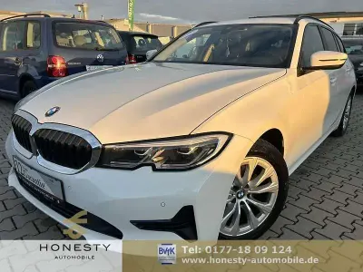 Używany BMW 320 Advantage 190 KM (139 kW) 2021 Biały Kombi