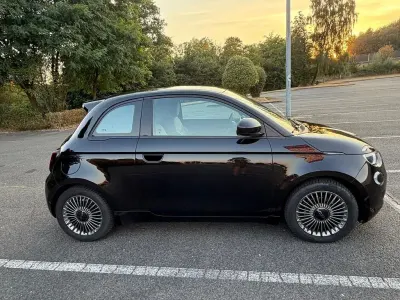 Gebraucht Fiat 500e 86 kW (118 PS) 2022 Schwarz Limousine