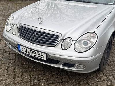 Gebraucht Mercedes E220 150 PS (110 kW) 2003 Silber Limousine