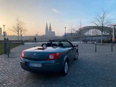 Grau Gebraucht 2007 Renault Mégane Cabriolet Dynamique Cabrio | 3.750 € (Teuer)