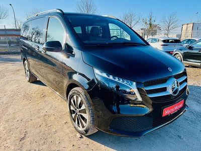Schwarz Gebraucht 2023 Mercedes V250 Van / Kleinbus | 61.900 € (Fairer Preis)