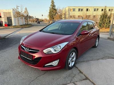 Gebraucht Hyundai i40 Style 136 PS (100 kW) 2014 Redawesome/redmerlot / mic Kombi
