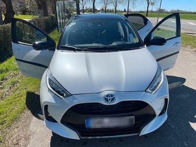 Second-hand Toyota Yaris Style 116 CP (85 kW) 2022 Alb Hatchback