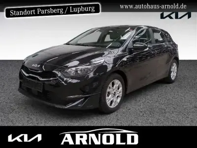 Usado Kia Ceed Vision 140 CV (102 kW) 2025 Negro Utilitario