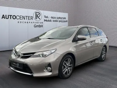 Gebraucht Toyota Auris Edition 132 PS (97 kW) 2015 Braun Kombi