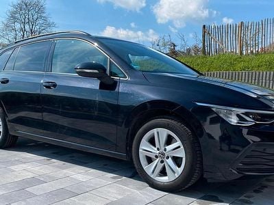 Second-hand VW Golf VIII Life 116 CP (85 kW) 2021 Negru Break